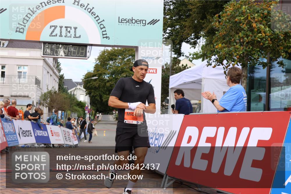 31.08.2025 - 21. Blankeneser Heldenlauf Strokosch-Dieckow http://msf.ph/oto/8642437 31.08.2025 09:34:45 Ziel 1075 meine-sportfotos.de