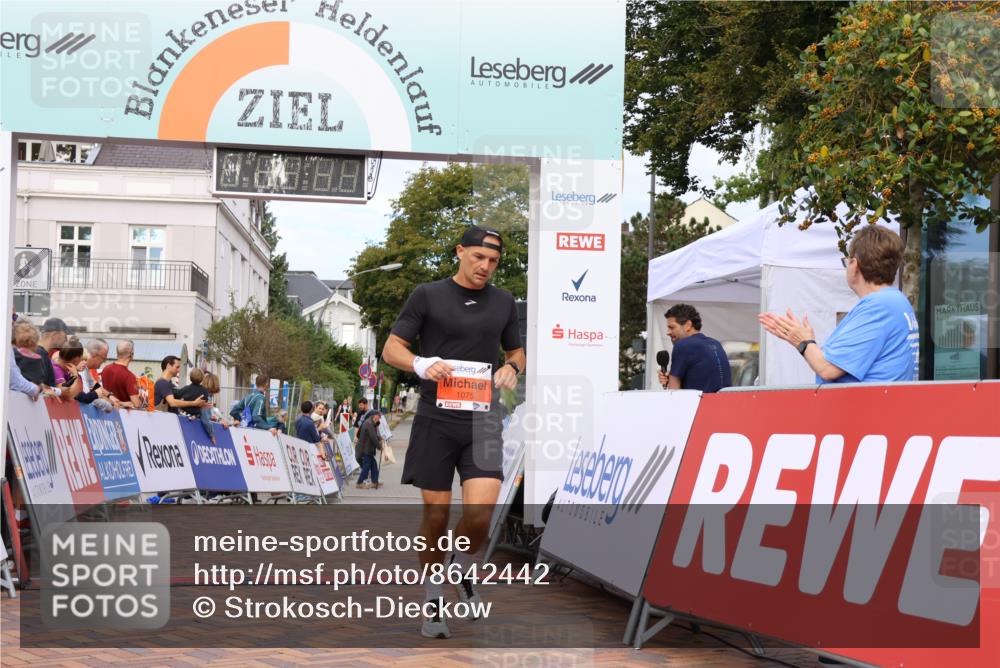 31.08.2025 - 21. Blankeneser Heldenlauf Strokosch-Dieckow http://msf.ph/oto/8642442 31.08.2025 09:34:44 Ziel 1075 meine-sportfotos.de