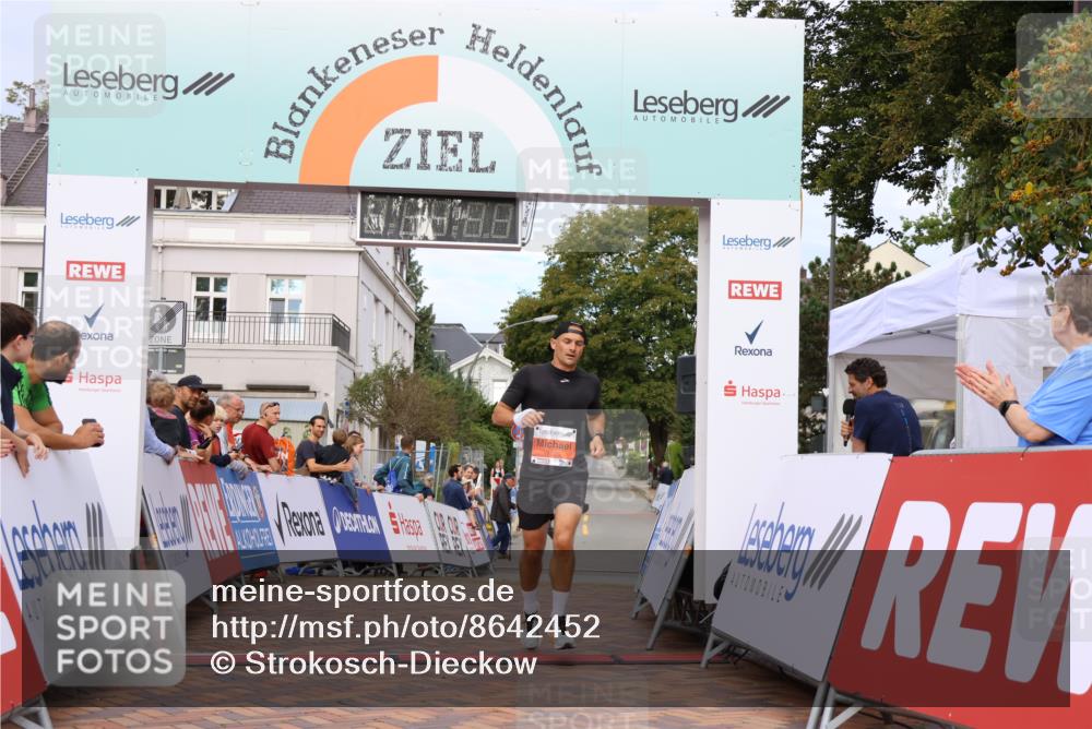 31.08.2025 - 21. Blankeneser Heldenlauf Strokosch-Dieckow http://msf.ph/oto/8642452 31.08.2025 09:34:44 Ziel 1075 meine-sportfotos.de