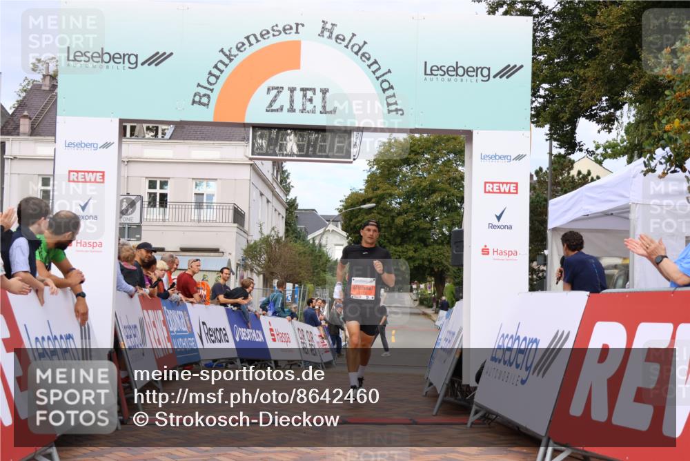 31.08.2025 - 21. Blankeneser Heldenlauf Strokosch-Dieckow http://msf.ph/oto/8642460 31.08.2025 09:34:43 Ziel 1075 meine-sportfotos.de