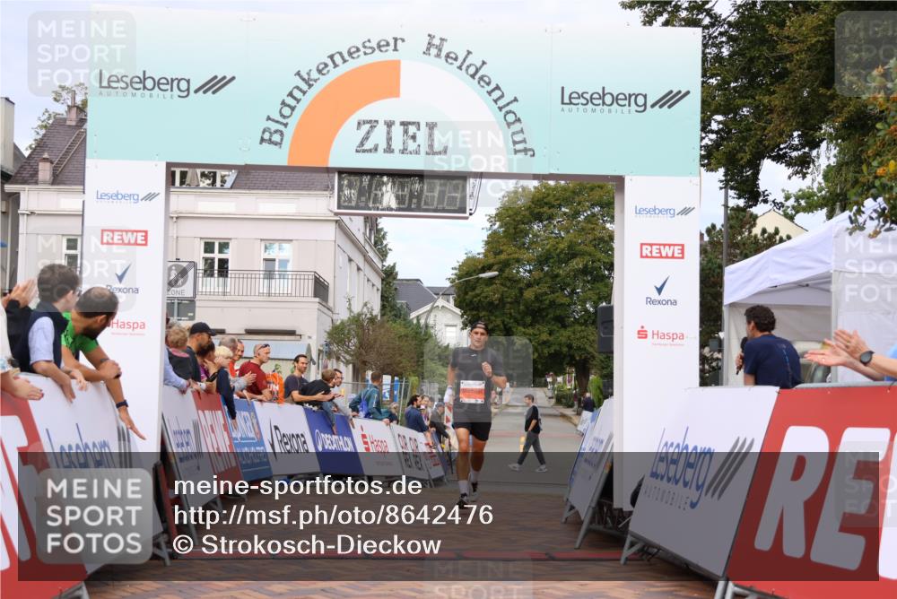 31.08.2025 - 21. Blankeneser Heldenlauf Strokosch-Dieckow http://msf.ph/oto/8642476 31.08.2025 09:34:43 Ziel 1075 meine-sportfotos.de