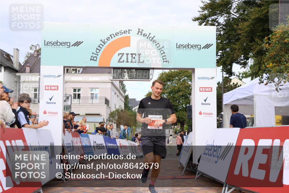 31.08.2025 - 21. Blankeneser Heldenlauf Strokosch-Dieckow http://msf.ph/oto/8642679 31.08.2025 09:33:19 Ziel 1024 meine-sportfotos.de