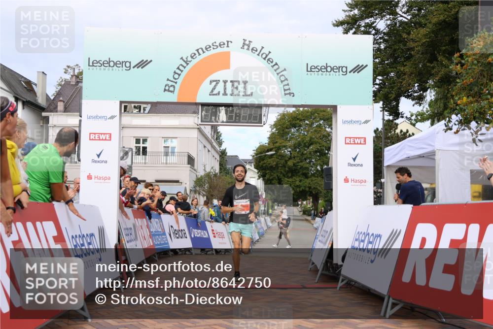 31.08.2025 - 21. Blankeneser Heldenlauf Strokosch-Dieckow http://msf.ph/oto/8642750 31.08.2025 09:32:35 Ziel 1065 meine-sportfotos.de