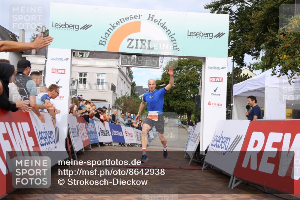 31.08.2025 - 21. Blankeneser Heldenlauf Strokosch-Dieckow http://msf.ph/oto/8642938 31.08.2025 09:31:18 Ziel 1090 meine-sportfotos.de