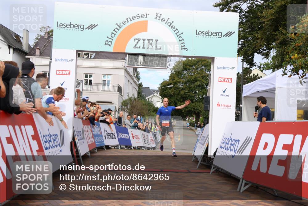 31.08.2025 - 21. Blankeneser Heldenlauf Strokosch-Dieckow http://msf.ph/oto/8642965 31.08.2025 09:31:17 Ziel 1090 meine-sportfotos.de