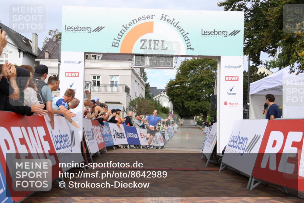 31.08.2025 - 21. Blankeneser Heldenlauf Strokosch-Dieckow http://msf.ph/oto/8642989 31.08.2025 09:31:16 Ziel 1090 meine-sportfotos.de