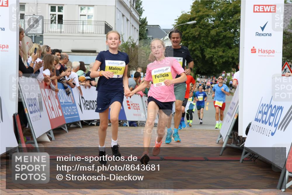 31.08.2025 - 21. Blankeneser Heldenlauf Strokosch-Dieckow http://msf.ph/oto/8643681 31.08.2025 10:24:31 Ziel 2698, 2386, 2325, 2587, 2523, 2662 meine-sportfotos.de