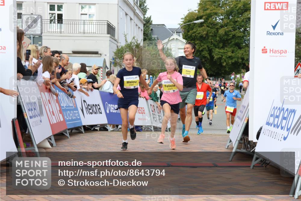 31.08.2025 - 21. Blankeneser Heldenlauf Strokosch-Dieckow http://msf.ph/oto/8643794 31.08.2025 10:24:31 Ziel 2698, 2386, 2325, 2587, 2523, 2662 meine-sportfotos.de