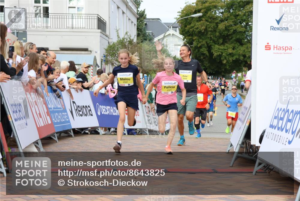 31.08.2025 - 21. Blankeneser Heldenlauf Strokosch-Dieckow http://msf.ph/oto/8643825 31.08.2025 10:24:30 Ziel 2698, 2386, 2325, 2587, 2523, 2662 meine-sportfotos.de