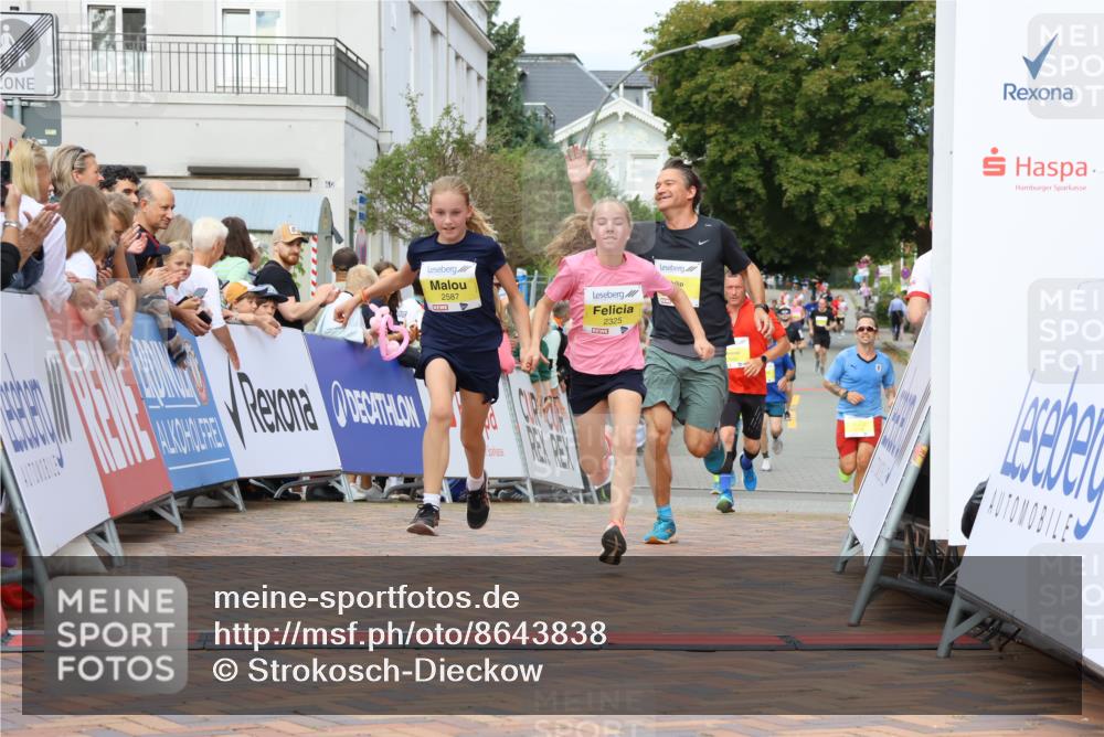 31.08.2025 - 21. Blankeneser Heldenlauf Strokosch-Dieckow http://msf.ph/oto/8643838 31.08.2025 10:24:30 Ziel 2698, 2386, 2325, 2587, 2523, 2662 meine-sportfotos.de