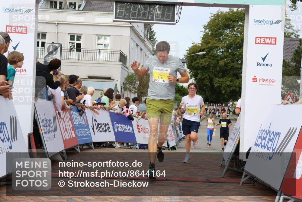 31.08.2025 - 21. Blankeneser Heldenlauf Strokosch-Dieckow http://msf.ph/oto/8644164 31.08.2025 10:24:07 Ziel 2665, 2743, 2605 meine-sportfotos.de