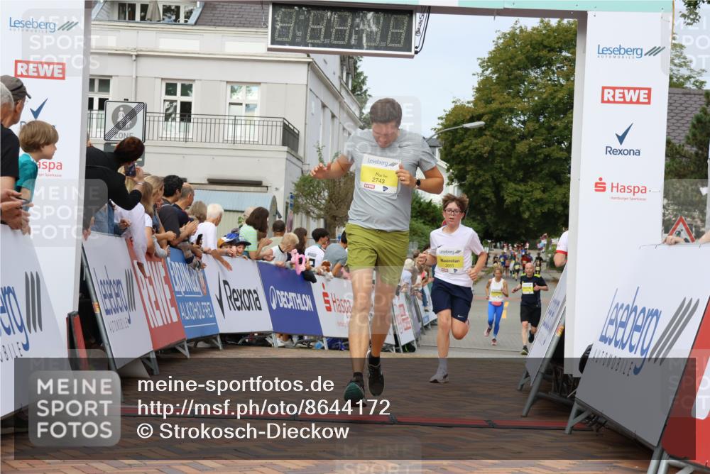 31.08.2025 - 21. Blankeneser Heldenlauf Strokosch-Dieckow http://msf.ph/oto/8644172 31.08.2025 10:24:07 Ziel 2665, 2743, 2605 meine-sportfotos.de