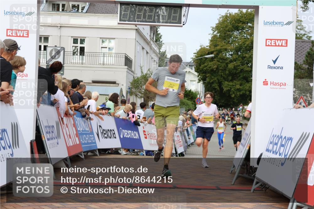 31.08.2025 - 21. Blankeneser Heldenlauf Strokosch-Dieckow http://msf.ph/oto/8644215 31.08.2025 10:24:07 Ziel 2665, 2743, 2605 meine-sportfotos.de