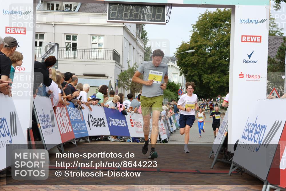 31.08.2025 - 21. Blankeneser Heldenlauf Strokosch-Dieckow http://msf.ph/oto/8644223 31.08.2025 10:24:07 Ziel 2665, 2743, 2605 meine-sportfotos.de