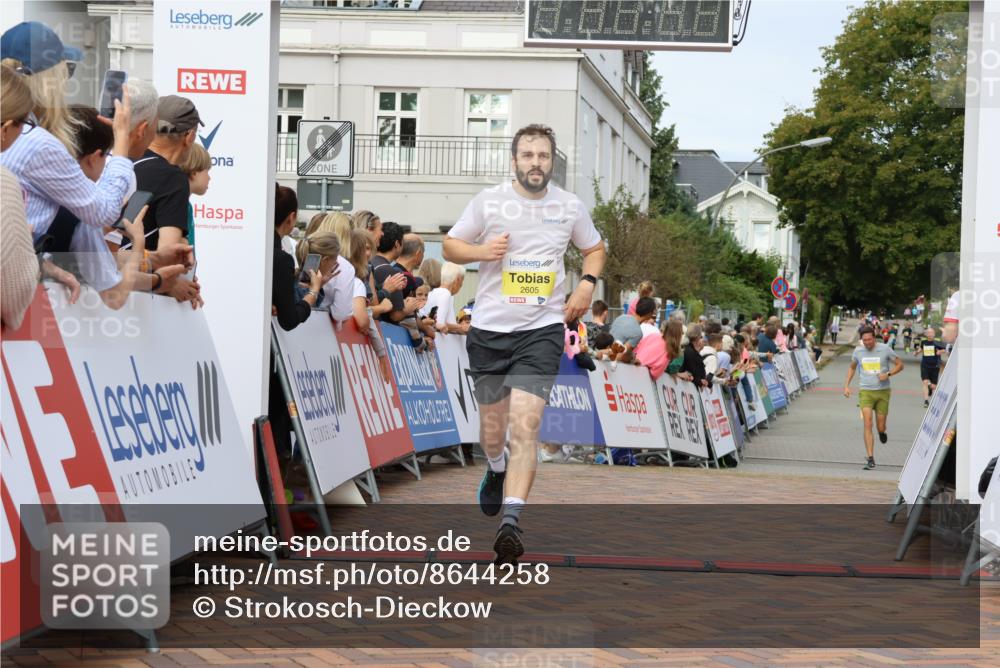 31.08.2025 - 21. Blankeneser Heldenlauf Strokosch-Dieckow http://msf.ph/oto/8644258 31.08.2025 10:24:02 Ziel 2072, 2605 meine-sportfotos.de
