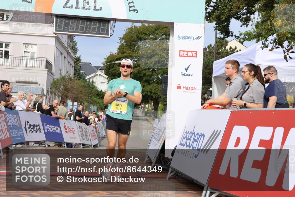 31.08.2025 - 21. Blankeneser Heldenlauf Strokosch-Dieckow http://msf.ph/oto/8644349 31.08.2025 10:10:11 Ziel 2374 meine-sportfotos.de