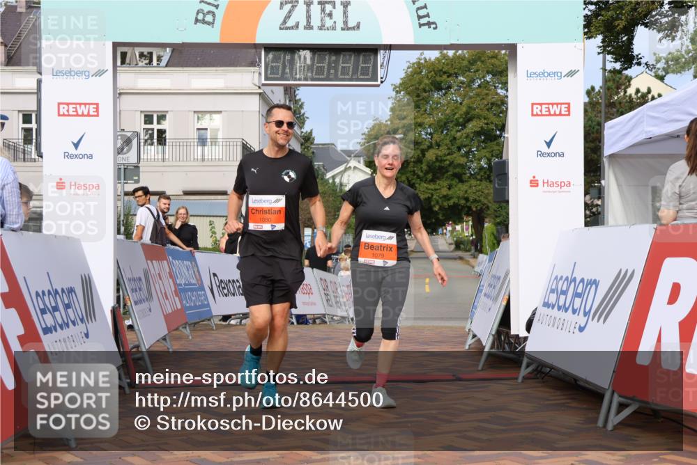 31.08.2025 - 21. Blankeneser Heldenlauf Strokosch-Dieckow http://msf.ph/oto/8644500 31.08.2025 10:04:45 Ziel 1080, 1079 meine-sportfotos.de