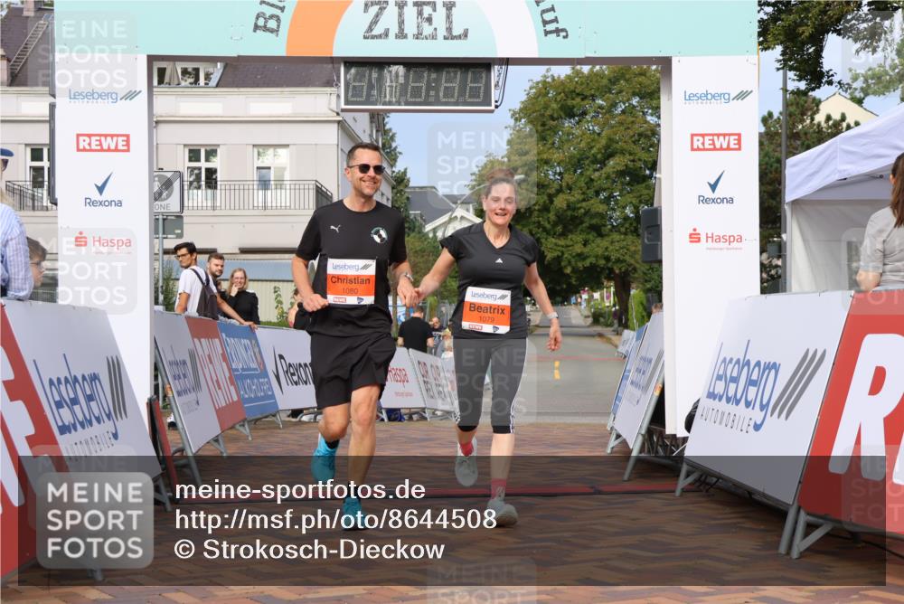 31.08.2025 - 21. Blankeneser Heldenlauf Strokosch-Dieckow http://msf.ph/oto/8644508 31.08.2025 10:04:45 Ziel 1080, 1079 meine-sportfotos.de