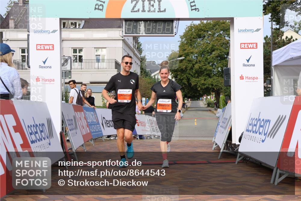31.08.2025 - 21. Blankeneser Heldenlauf Strokosch-Dieckow http://msf.ph/oto/8644543 31.08.2025 10:04:45 Ziel 1080, 1079 meine-sportfotos.de
