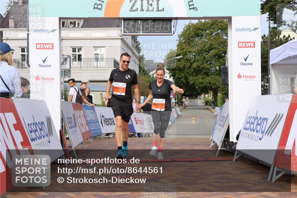 31.08.2025 - 21. Blankeneser Heldenlauf Strokosch-Dieckow http://msf.ph/oto/8644561 31.08.2025 10:04:44 Ziel 1080, 1079 meine-sportfotos.de