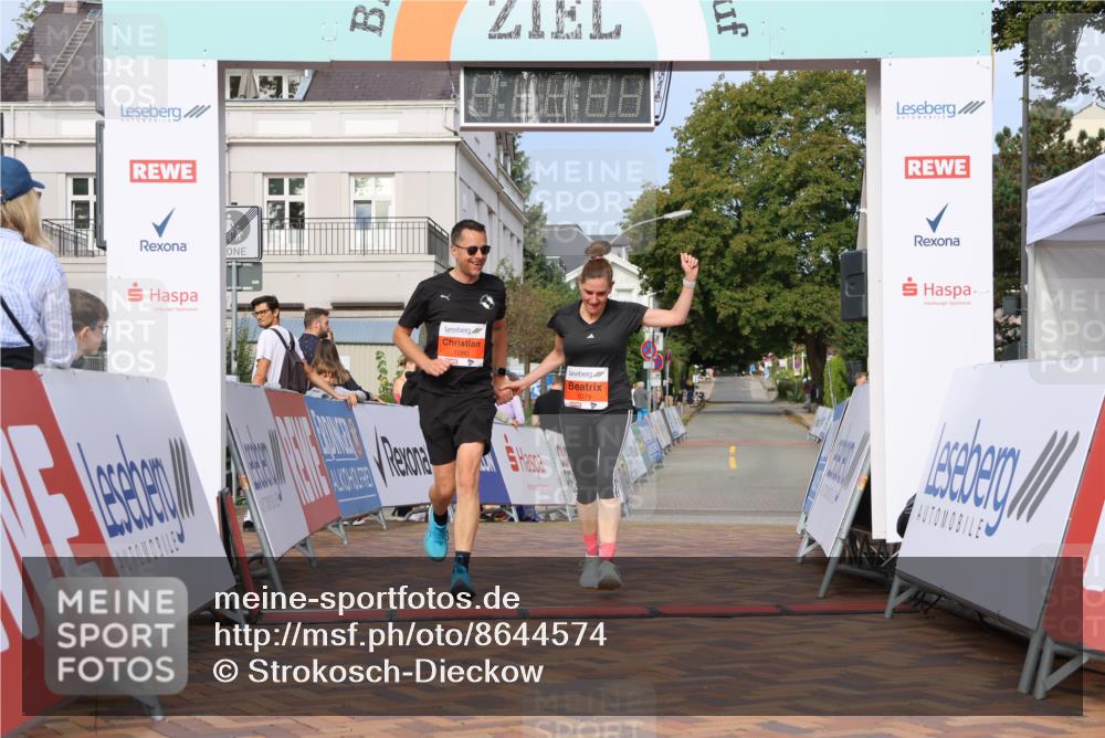 31.08.2025 - 21. Blankeneser Heldenlauf Strokosch-Dieckow http://msf.ph/oto/8644574 31.08.2025 10:04:44 Ziel 1080, 1079 meine-sportfotos.de