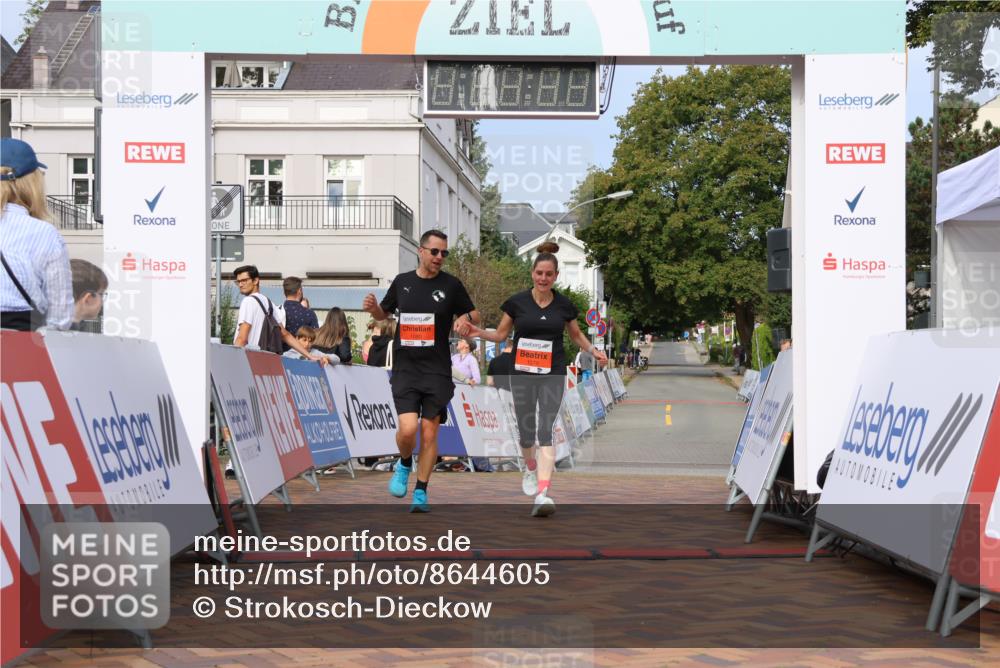 31.08.2025 - 21. Blankeneser Heldenlauf Strokosch-Dieckow http://msf.ph/oto/8644605 31.08.2025 10:04:44 Ziel 1080, 1079 meine-sportfotos.de