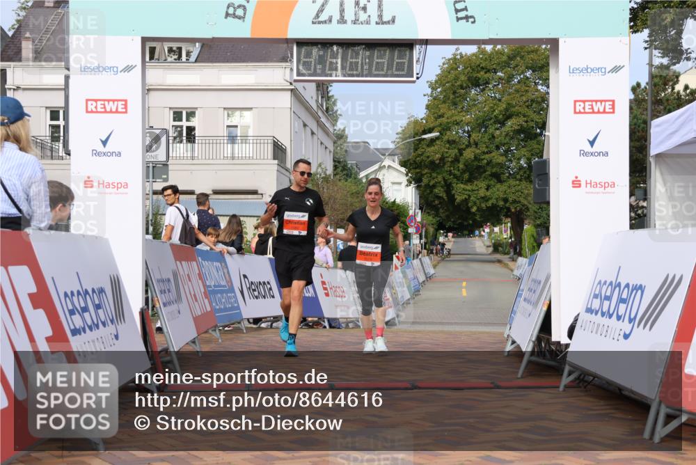 31.08.2025 - 21. Blankeneser Heldenlauf Strokosch-Dieckow http://msf.ph/oto/8644616 31.08.2025 10:04:43 Ziel 1080, 1079 meine-sportfotos.de