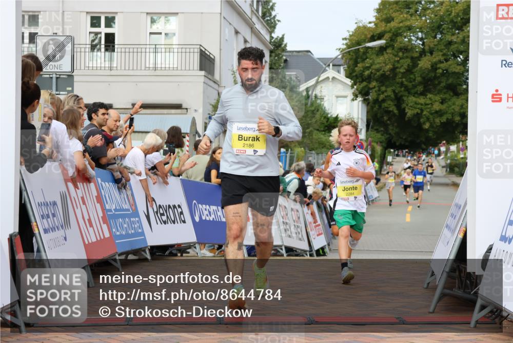 31.08.2025 - 21. Blankeneser Heldenlauf Strokosch-Dieckow http://msf.ph/oto/8644784 31.08.2025 10:23:36 Ziel 2186, 2071, 2284, 2618 meine-sportfotos.de