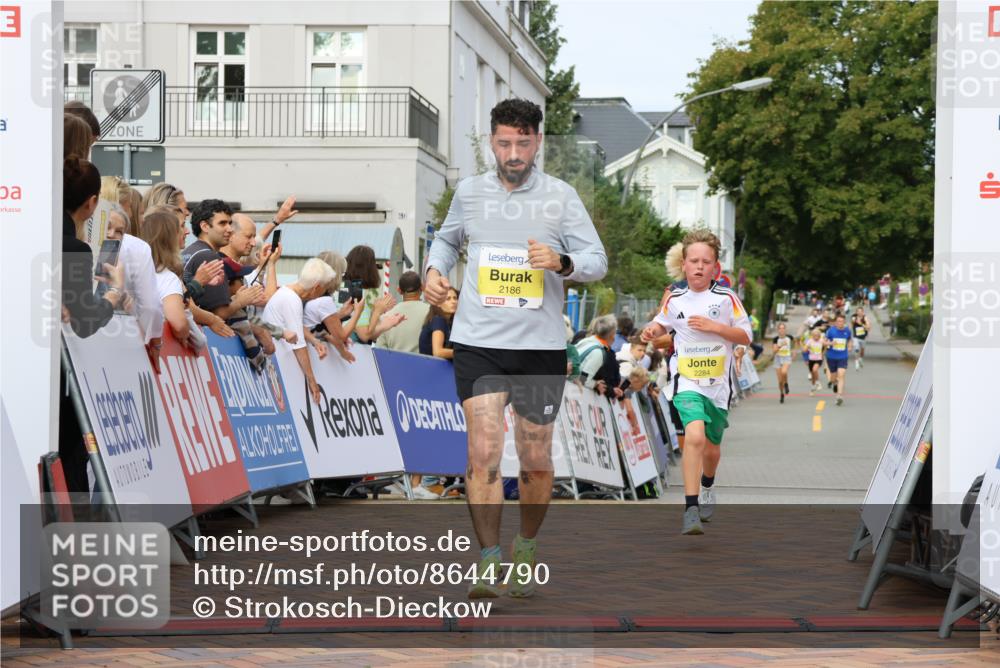 31.08.2025 - 21. Blankeneser Heldenlauf Strokosch-Dieckow http://msf.ph/oto/8644790 31.08.2025 10:23:35 Ziel 2186, 2071, 2284, 2618 meine-sportfotos.de