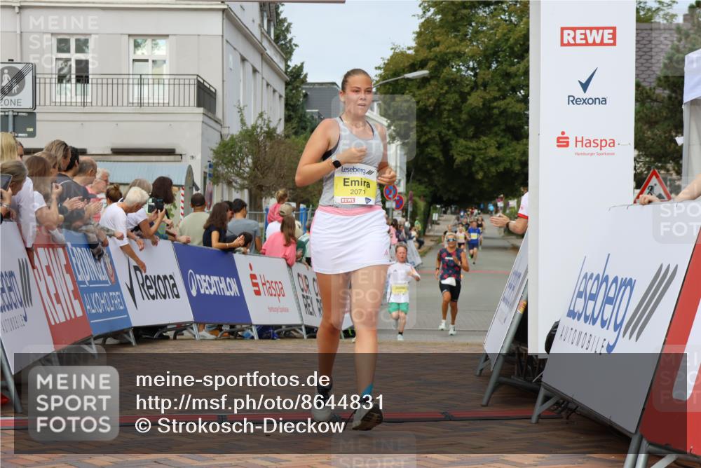 31.08.2025 - 21. Blankeneser Heldenlauf Strokosch-Dieckow http://msf.ph/oto/8644831 31.08.2025 10:23:32 Ziel 2186, 2525, 2471, 2071, 2284 meine-sportfotos.de