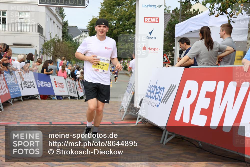 31.08.2025 - 21. Blankeneser Heldenlauf Strokosch-Dieckow http://msf.ph/oto/8644895 31.08.2025 10:23:27 Ziel 2643, 2525, 2471 meine-sportfotos.de