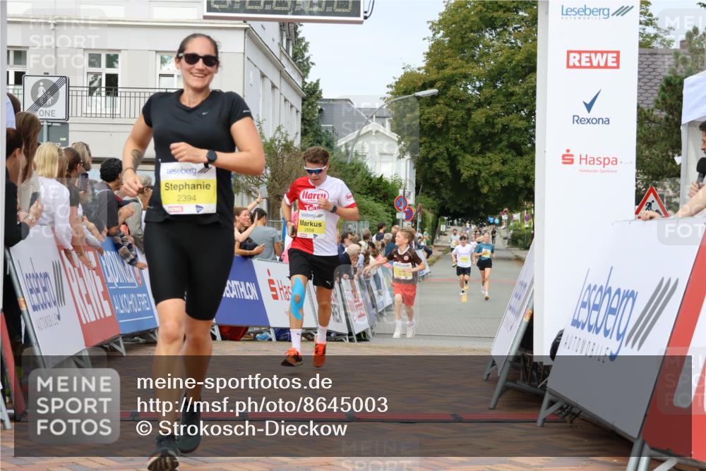 31.08.2025 - 21. Blankeneser Heldenlauf Strokosch-Dieckow http://msf.ph/oto/8645003 31.08.2025 10:23:16 Ziel 2293, 2508, 2643, 2394 meine-sportfotos.de