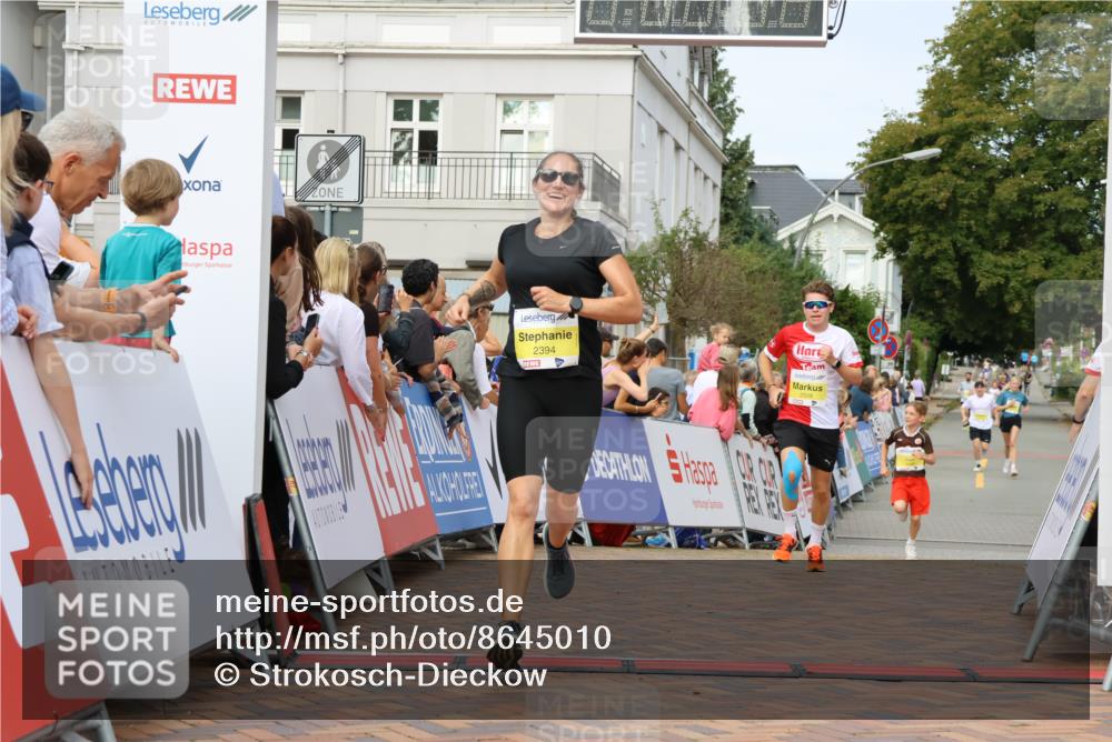 31.08.2025 - 21. Blankeneser Heldenlauf Strokosch-Dieckow http://msf.ph/oto/8645010 31.08.2025 10:23:16 Ziel 2293, 2508, 2643, 2394 meine-sportfotos.de