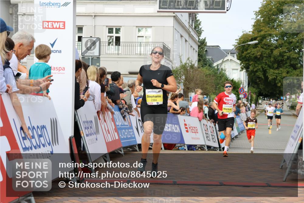 31.08.2025 - 21. Blankeneser Heldenlauf Strokosch-Dieckow http://msf.ph/oto/8645025 31.08.2025 10:23:16 Ziel 2293, 2508, 2643, 2394 meine-sportfotos.de