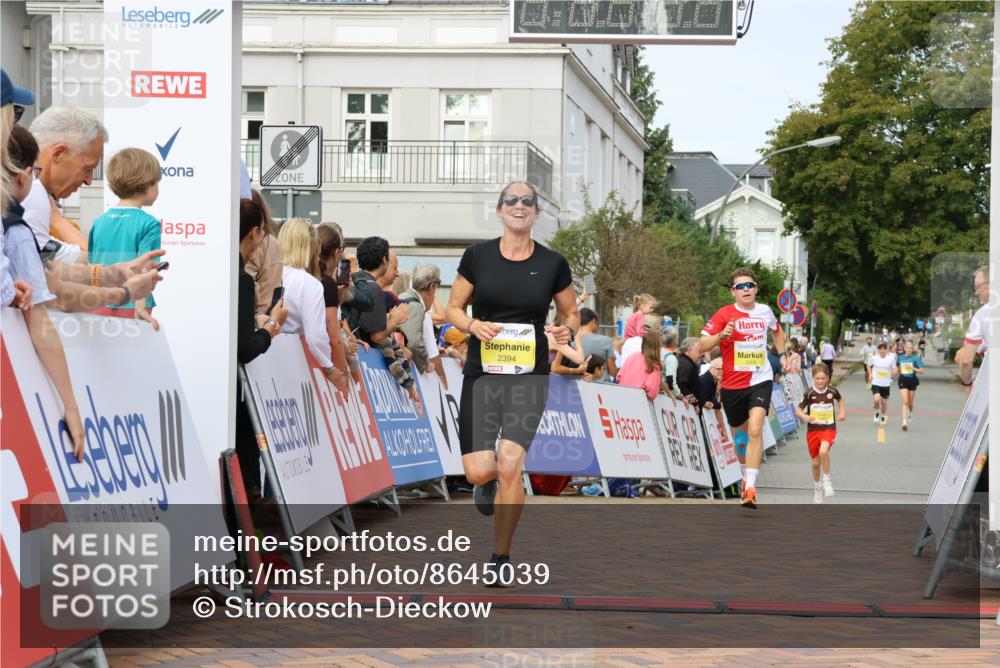 31.08.2025 - 21. Blankeneser Heldenlauf Strokosch-Dieckow http://msf.ph/oto/8645039 31.08.2025 10:23:15 Ziel 2293, 2508, 2643, 2394 meine-sportfotos.de