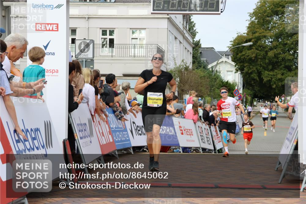 31.08.2025 - 21. Blankeneser Heldenlauf Strokosch-Dieckow http://msf.ph/oto/8645062 31.08.2025 10:23:15 Ziel 2293, 2508, 2643, 2394 meine-sportfotos.de