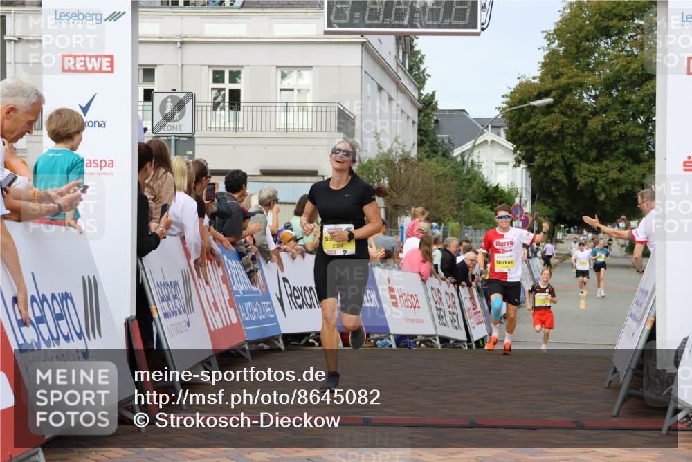 31.08.2025 - 21. Blankeneser Heldenlauf Strokosch-Dieckow http://msf.ph/oto/8645082 31.08.2025 10:23:15 Ziel 2293, 2508, 2643, 2394 meine-sportfotos.de