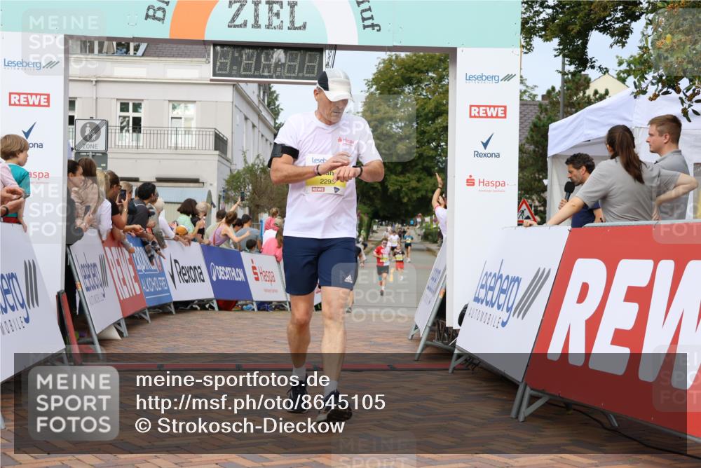 31.08.2025 - 21. Blankeneser Heldenlauf Strokosch-Dieckow http://msf.ph/oto/8645105 31.08.2025 10:23:11 Ziel 2654, 2701, 2293, 2394 meine-sportfotos.de