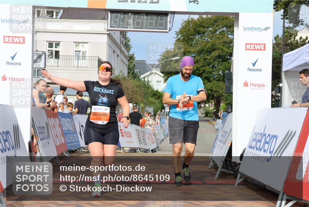 31.08.2025 - 21. Blankeneser Heldenlauf Strokosch-Dieckow http://msf.ph/oto/8645109 31.08.2025 09:58:30 Ziel 1134, 1021, 1055 meine-sportfotos.de