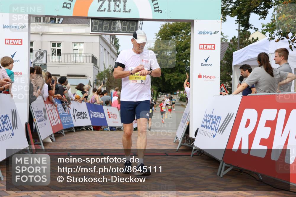 31.08.2025 - 21. Blankeneser Heldenlauf Strokosch-Dieckow http://msf.ph/oto/8645111 31.08.2025 10:23:11 Ziel 2654, 2701, 2293, 2394 meine-sportfotos.de