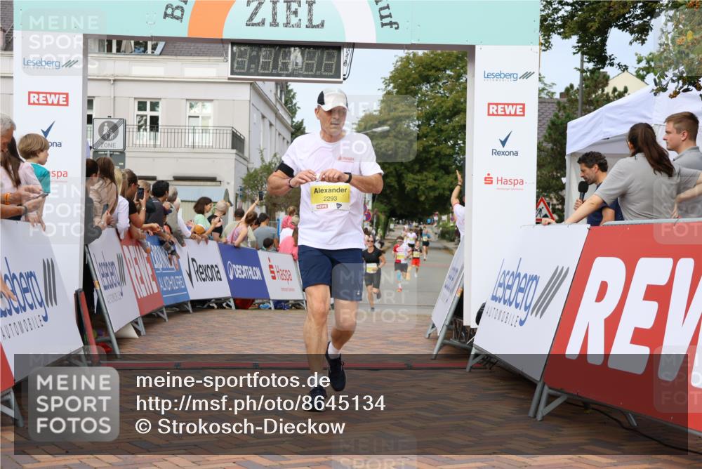31.08.2025 - 21. Blankeneser Heldenlauf Strokosch-Dieckow http://msf.ph/oto/8645134 31.08.2025 10:23:11 Ziel 2654, 2701, 2293, 2394 meine-sportfotos.de