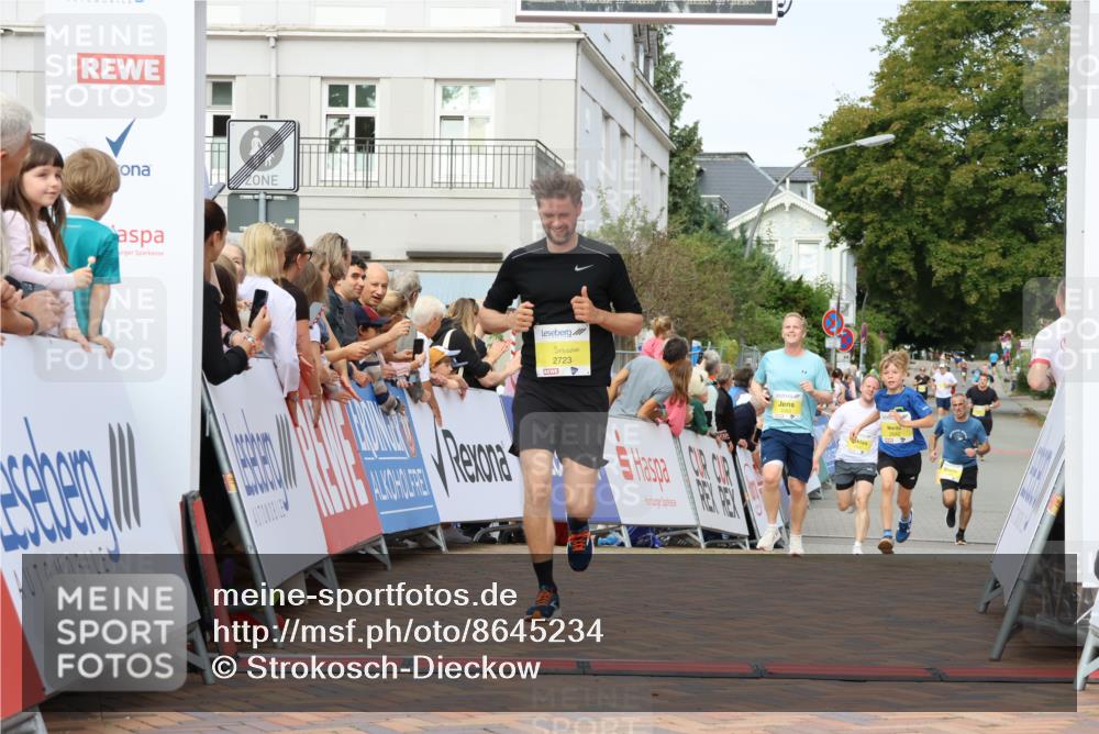 31.08.2025 - 21. Blankeneser Heldenlauf Strokosch-Dieckow http://msf.ph/oto/8645234 31.08.2025 10:22:53 Ziel 2723, 2527, 2642, 2263 meine-sportfotos.de