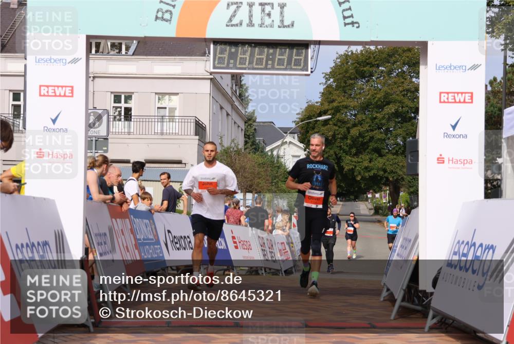 31.08.2025 - 21. Blankeneser Heldenlauf Strokosch-Dieckow http://msf.ph/oto/8645321 31.08.2025 09:58:20 Ziel 1135, 1089 meine-sportfotos.de