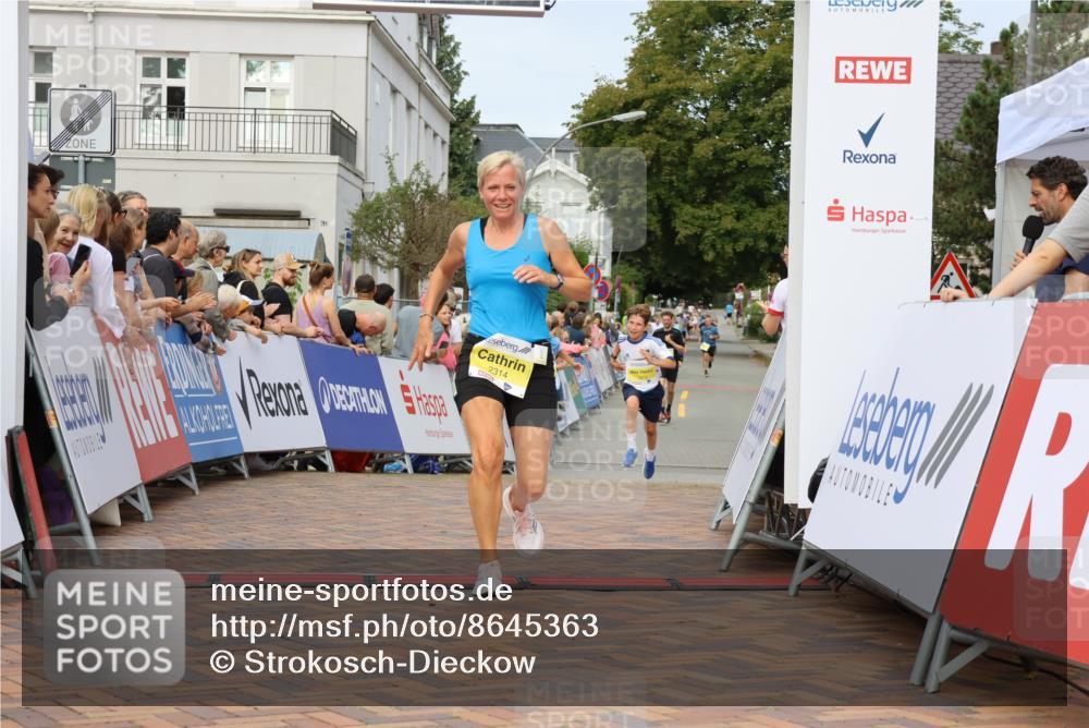 31.08.2025 - 21. Blankeneser Heldenlauf Strokosch-Dieckow http://msf.ph/oto/8645363 31.08.2025 10:22:42 Ziel 2612, 2314, 2412, 2138, 2372 meine-sportfotos.de