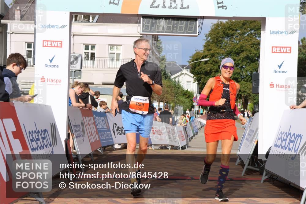 31.08.2025 - 21. Blankeneser Heldenlauf Strokosch-Dieckow http://msf.ph/oto/8645428 31.08.2025 09:57:06 Ziel 1068, 1067 meine-sportfotos.de