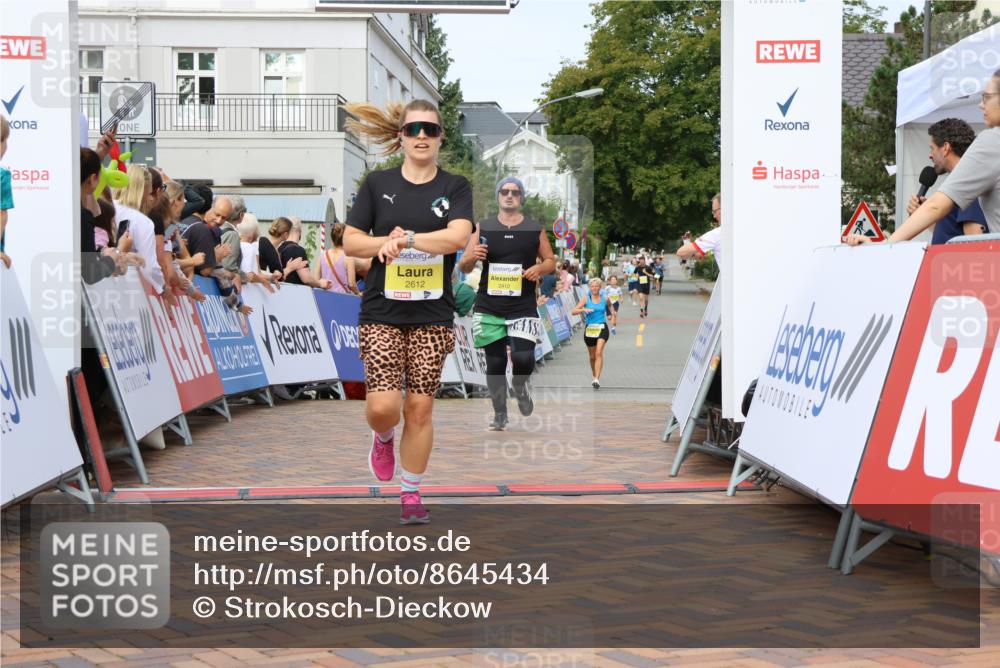 31.08.2025 - 21. Blankeneser Heldenlauf Strokosch-Dieckow http://msf.ph/oto/8645434 31.08.2025 10:22:35 Ziel 2702, 2722, 2612, 2017, 2476, 2412 meine-sportfotos.de
