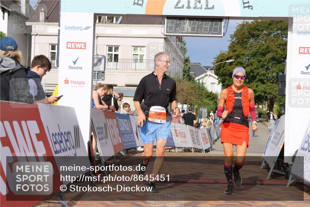 31.08.2025 - 21. Blankeneser Heldenlauf Strokosch-Dieckow http://msf.ph/oto/8645451 31.08.2025 09:57:06 Ziel 1068, 1067 meine-sportfotos.de