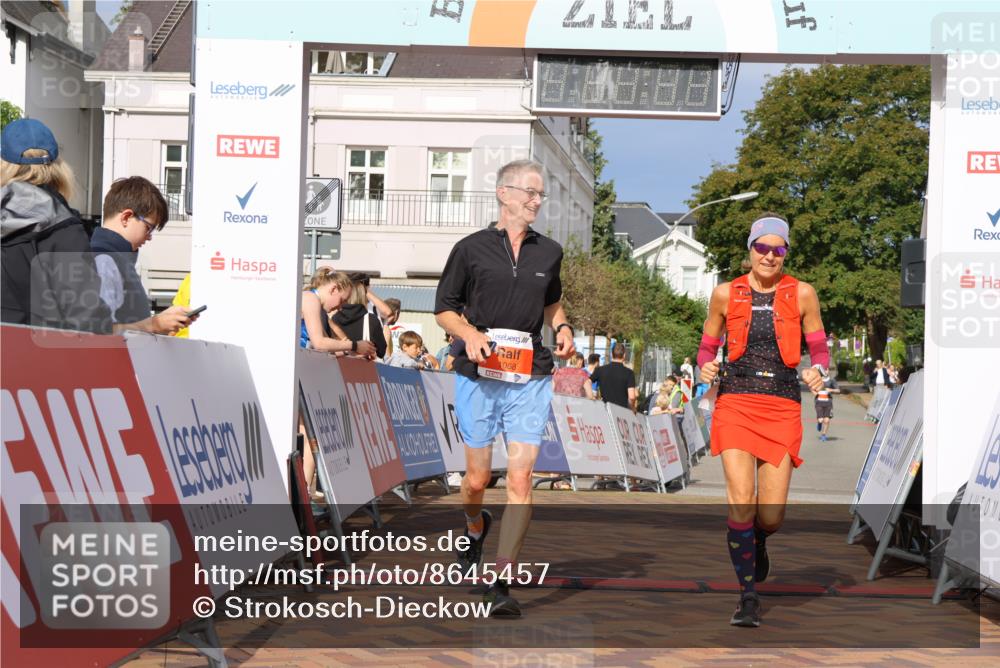 31.08.2025 - 21. Blankeneser Heldenlauf Strokosch-Dieckow http://msf.ph/oto/8645457 31.08.2025 09:57:06 Ziel 1068, 1067 meine-sportfotos.de