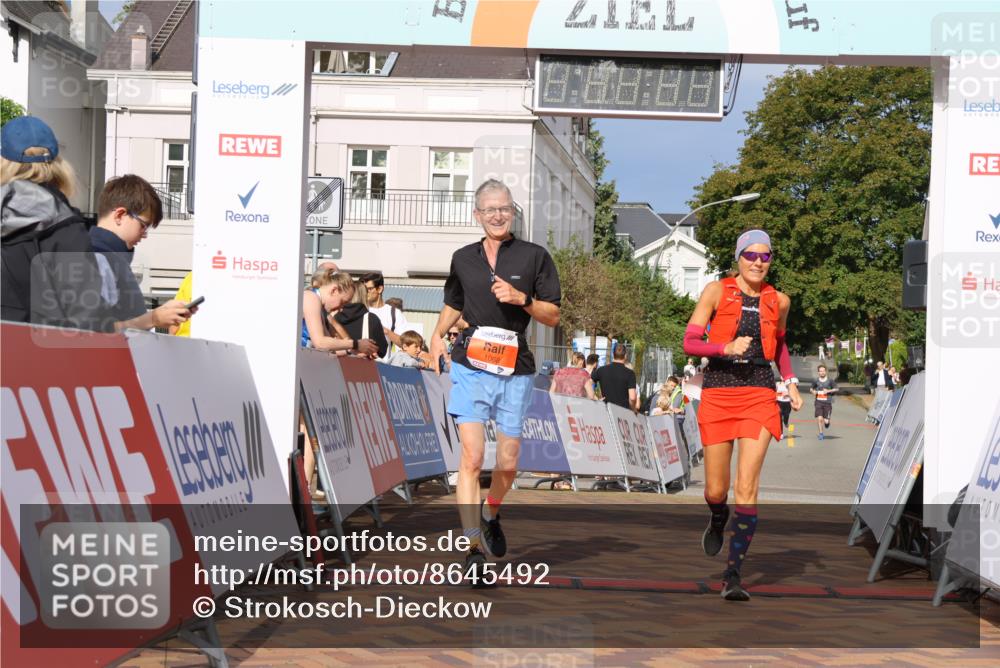 31.08.2025 - 21. Blankeneser Heldenlauf Strokosch-Dieckow http://msf.ph/oto/8645492 31.08.2025 09:57:06 Ziel 1068, 1067 meine-sportfotos.de