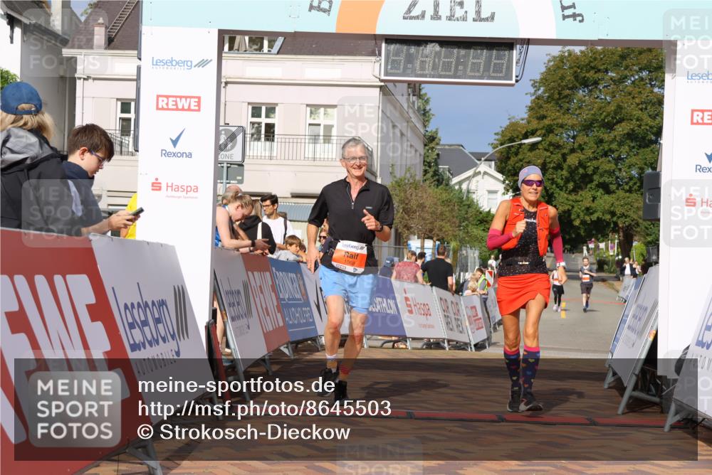 31.08.2025 - 21. Blankeneser Heldenlauf Strokosch-Dieckow http://msf.ph/oto/8645503 31.08.2025 09:57:05 Ziel 1068, 1067 meine-sportfotos.de